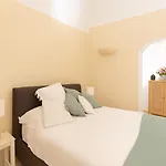 A Pochi Passi Dalla Piazzetta Capri